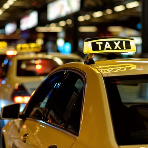 Servizio taxi per trasferimenti porto, aeroporto e stazioni ad Acerra: viaggia senza pensieri