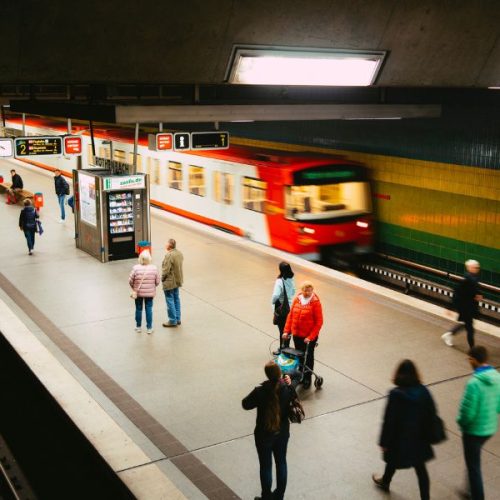 Trasporto di Persone: Servizi, Costi e Opzioni per Ogni Esigenza