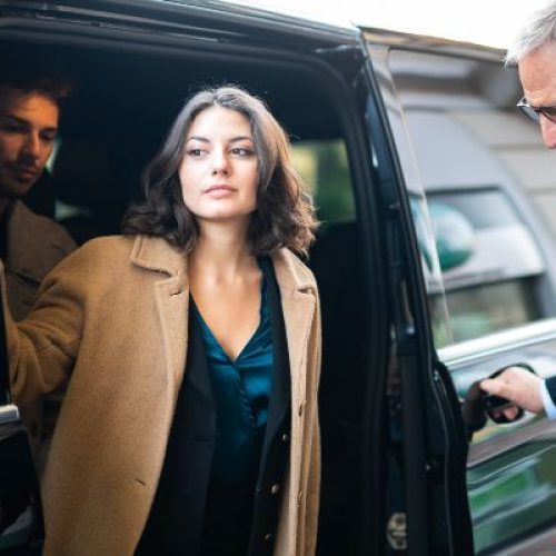 Arrivare e partire senza stress: il comfort di un transfer privato dal porto di Ischia